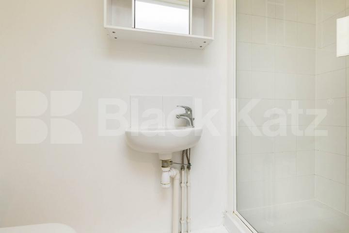 2 bedroom 2 bathroom maisonette with garden located close to Highgate station  Stanhope Road, Highgate